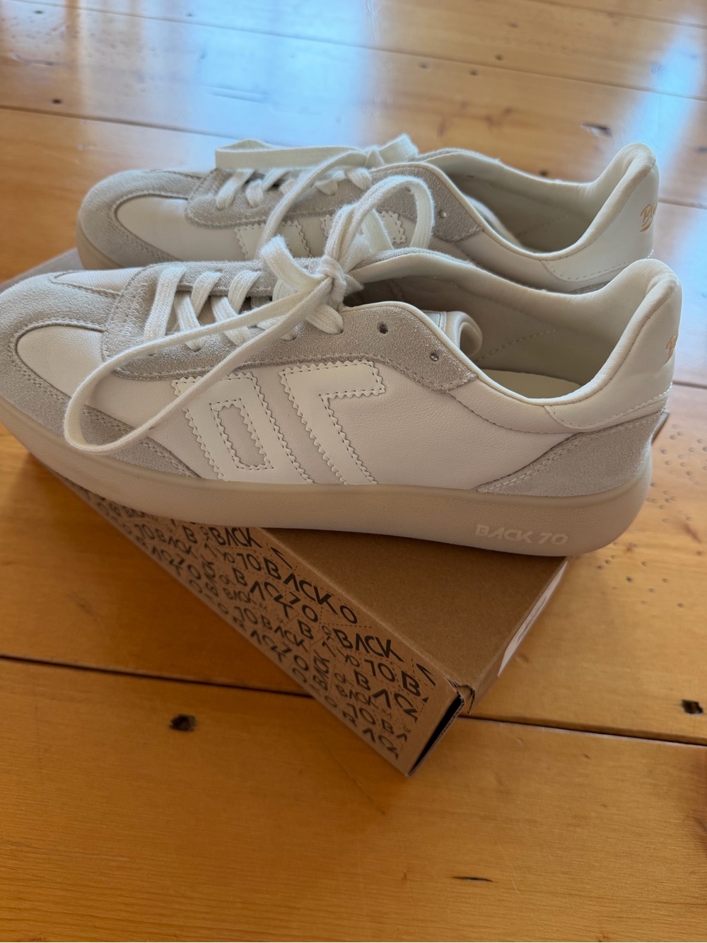 Women’s Back 70 Brooklyn Sneakers in Milk. Size 10 (41)